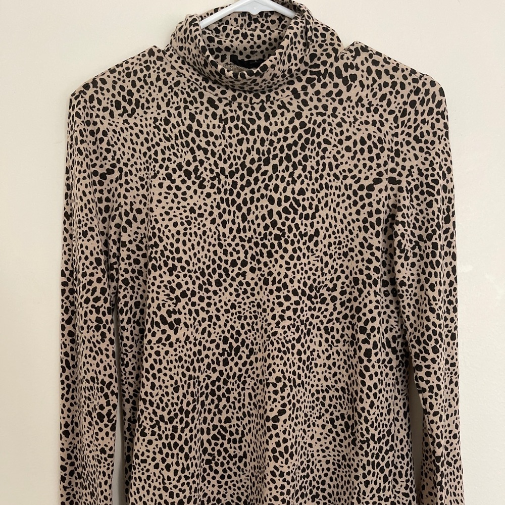 One sleeve turtleneck